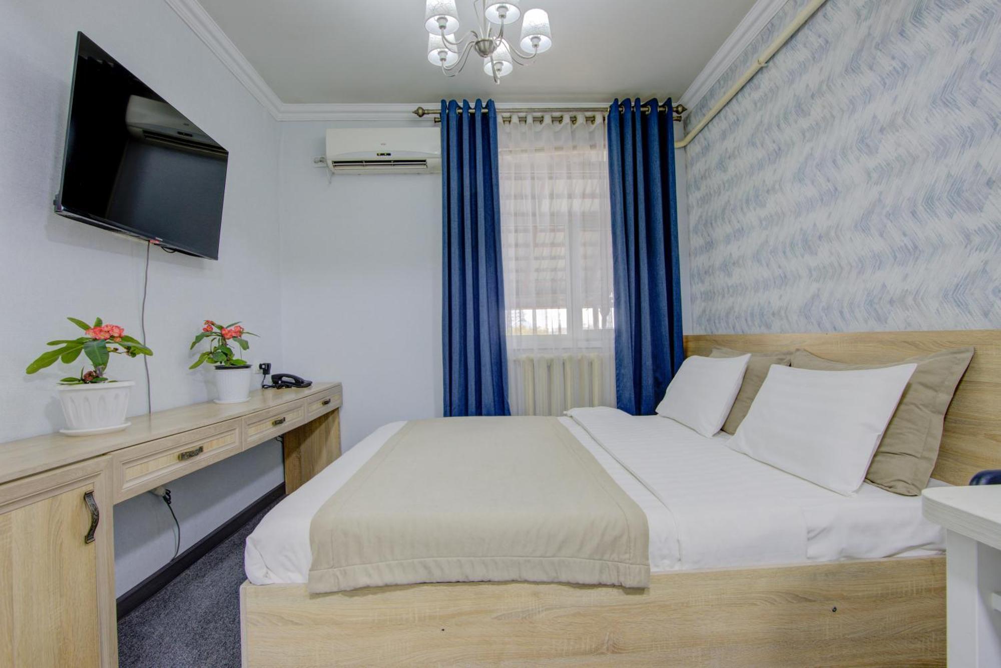 Viva Hotel Bisjkek Eksteriør billede