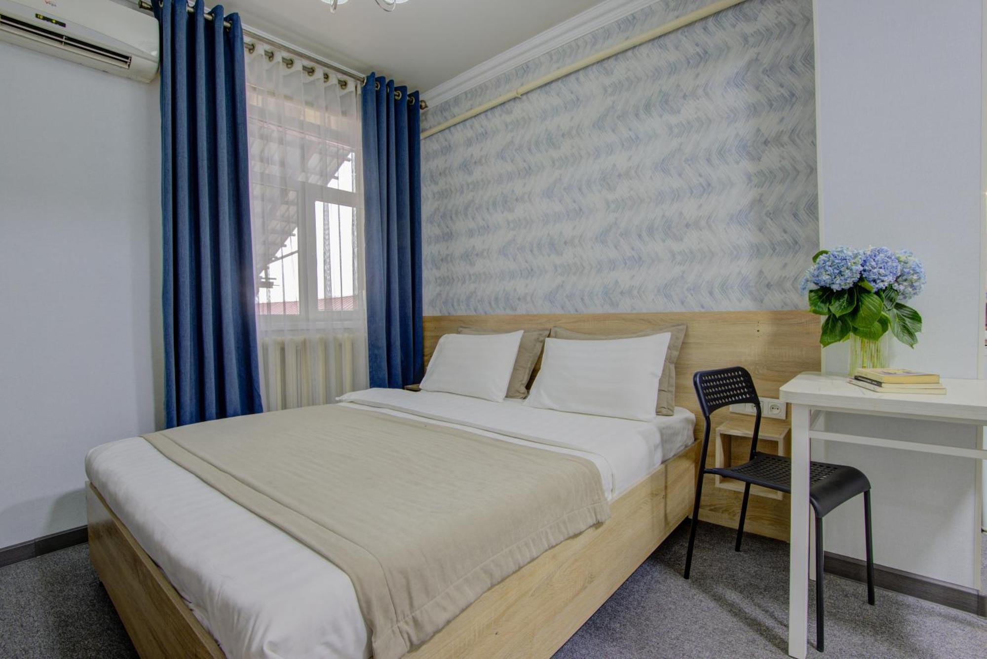 Viva Hotel Bisjkek Eksteriør billede